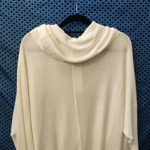 BIRCH NY - Womens solid creme sweater with scoop neck and fringe. NWT. Size - 1X - Picture 6 of 7